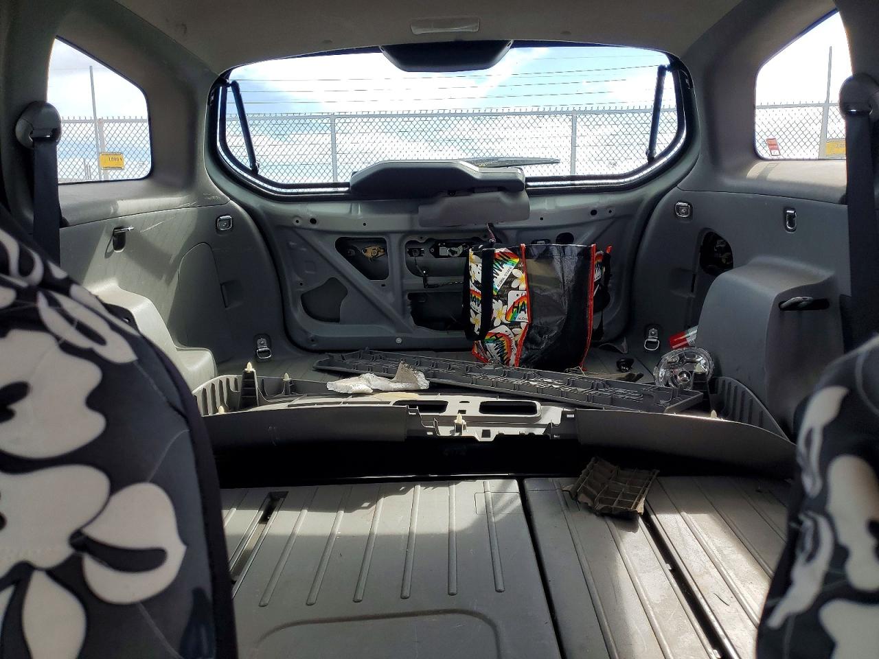 2003 TOYOTA COROLLA MATRIX XR photo 10