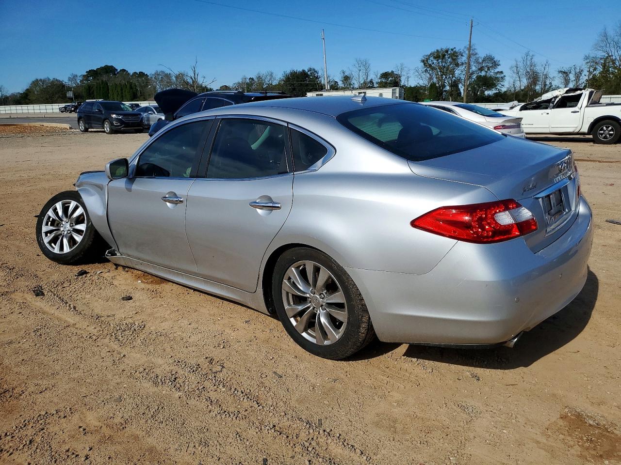 2013 INFINITI M37 photo 2