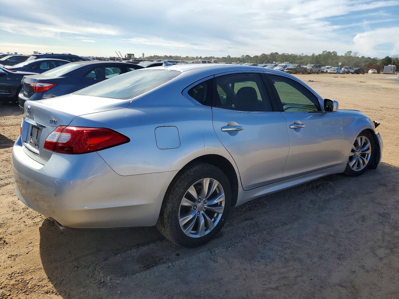 2013 INFINITI M37 photo 3