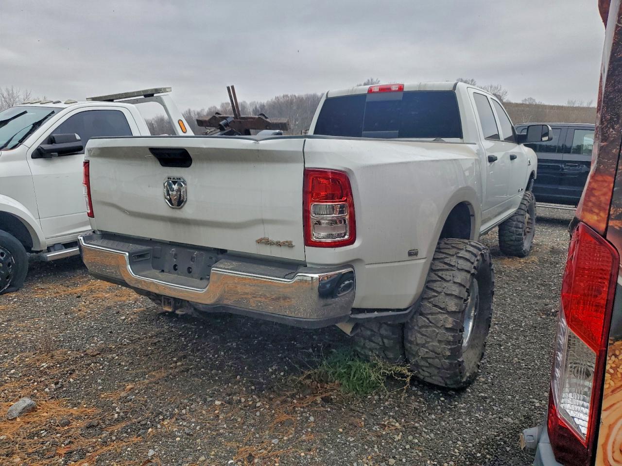 2020 RAM 3500 TRADESMAN photo 3