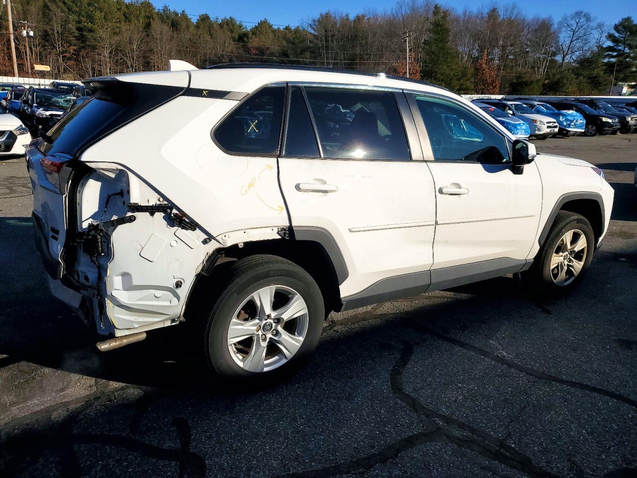 2019 TOYOTA RAV4 photo 3
