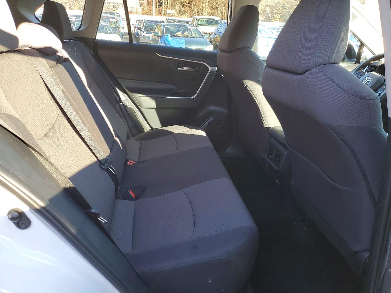 2019 TOYOTA RAV4 photo 11