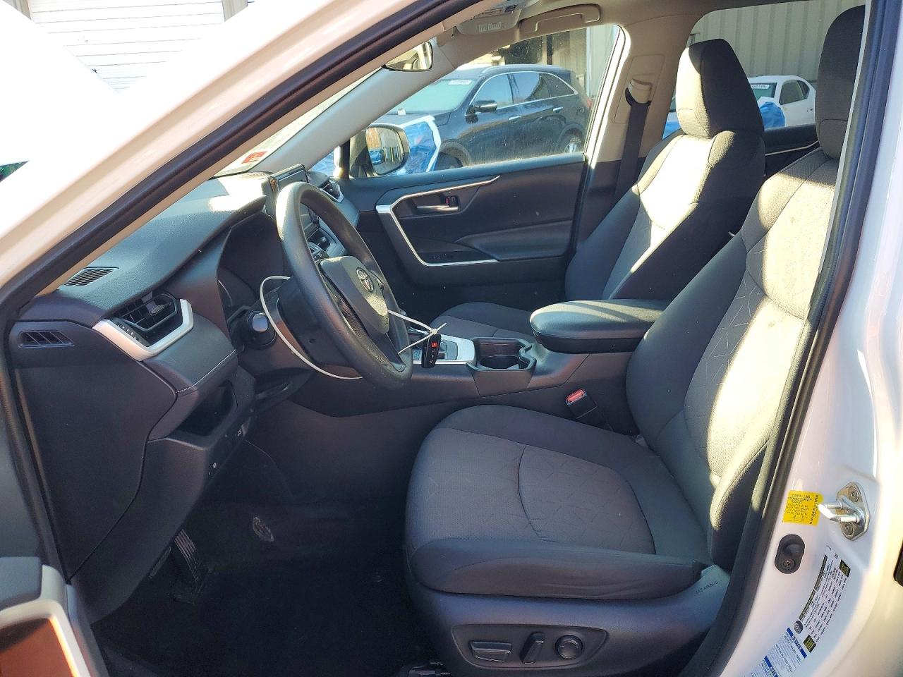 2019 TOYOTA RAV4 photo 7