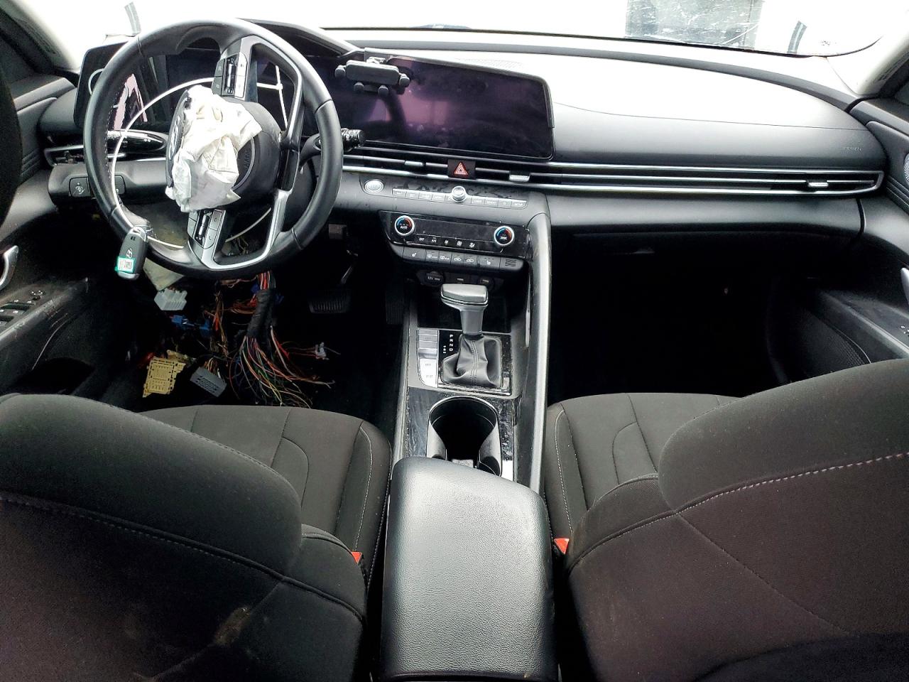 2023 HYUNDAI ELANTRA SEL photo 8