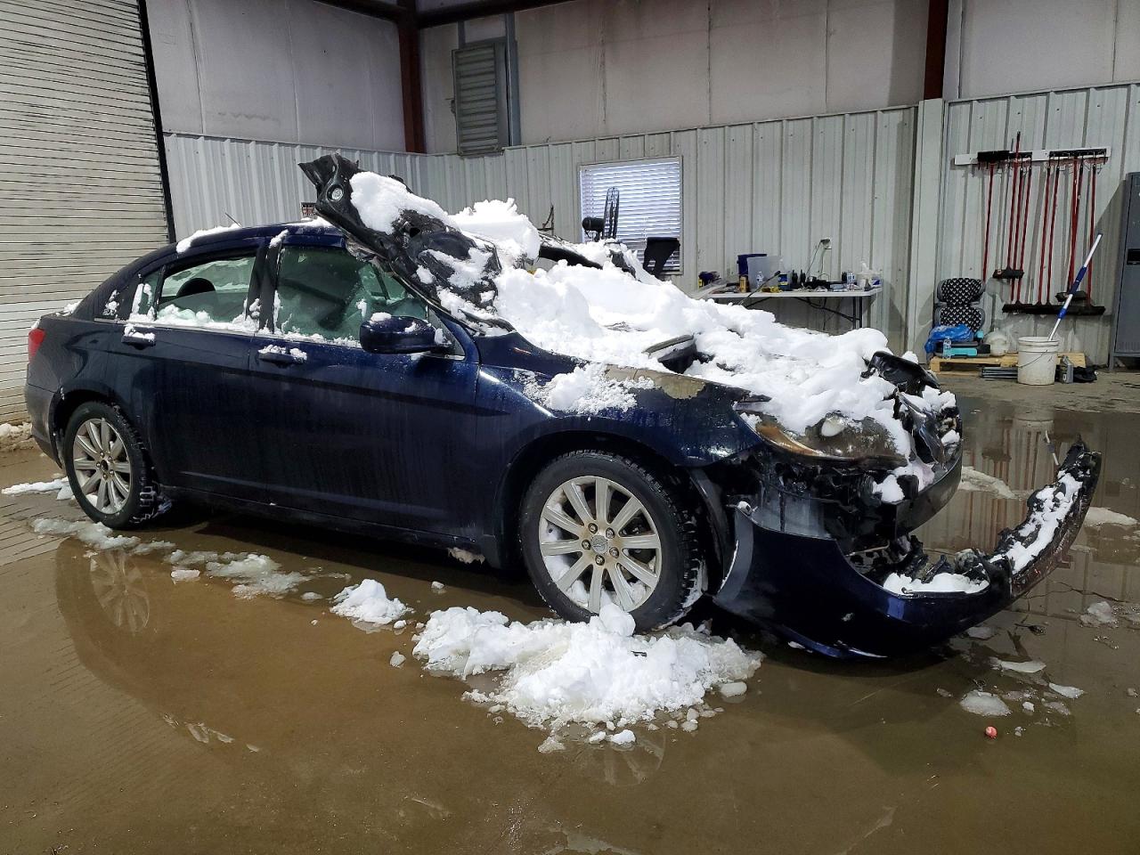 2013 CHRYSLER 200 TOURING photo 4