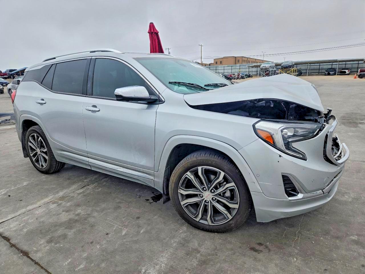 2019 GMC TERRAIN DENALI photo 4