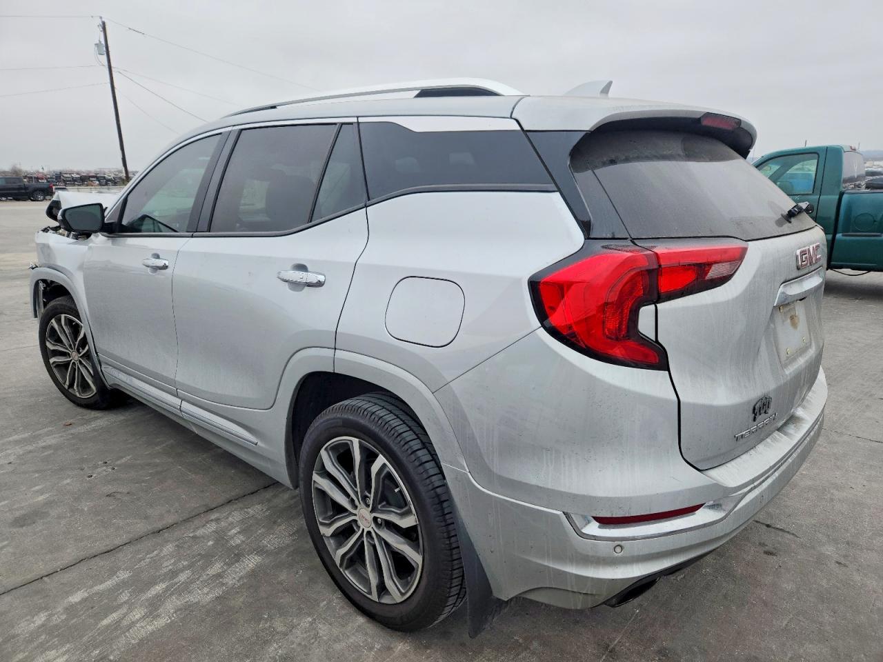 2019 GMC TERRAIN DENALI photo 2