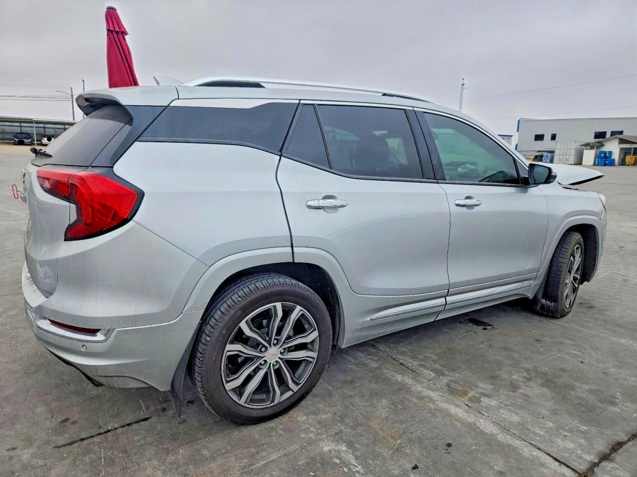 2019 GMC TERRAIN DENALI photo 3