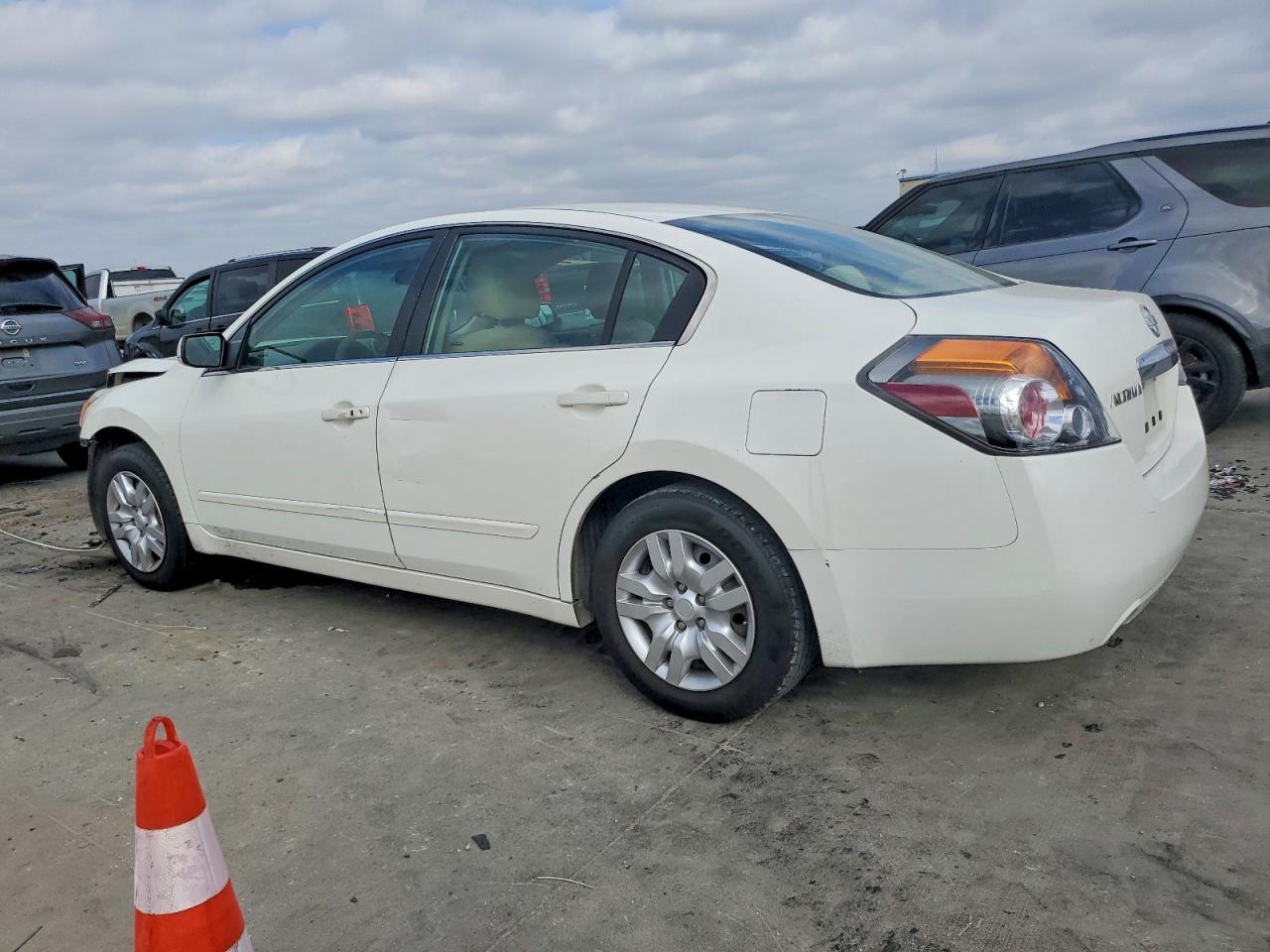 2012 NISSAN ALTIMA BASE photo 2