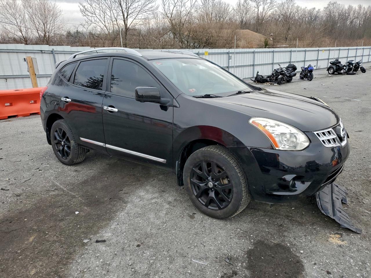 2013 NISSAN ROGUE S photo 4