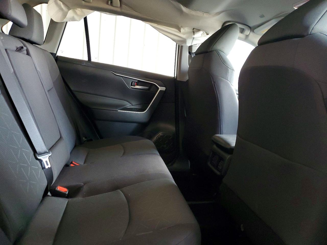 2024 TOYOTA RAV4 XLE photo 11