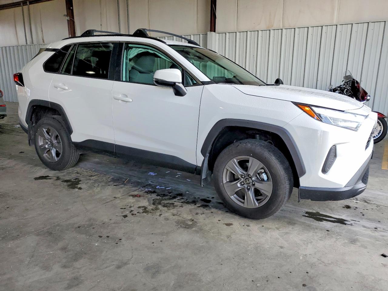 2024 TOYOTA RAV4 XLE photo 4