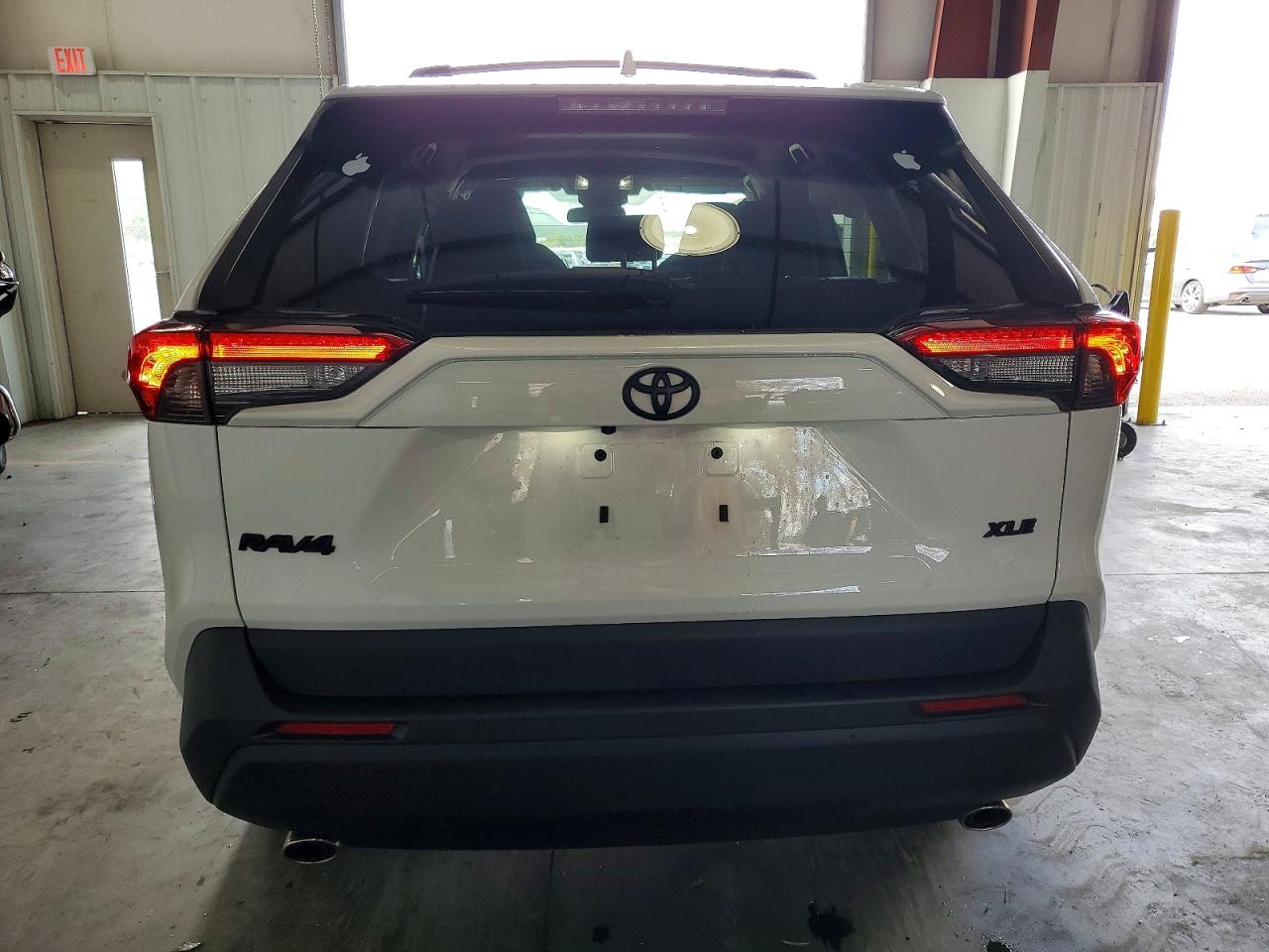 2024 TOYOTA RAV4 XLE photo 6
