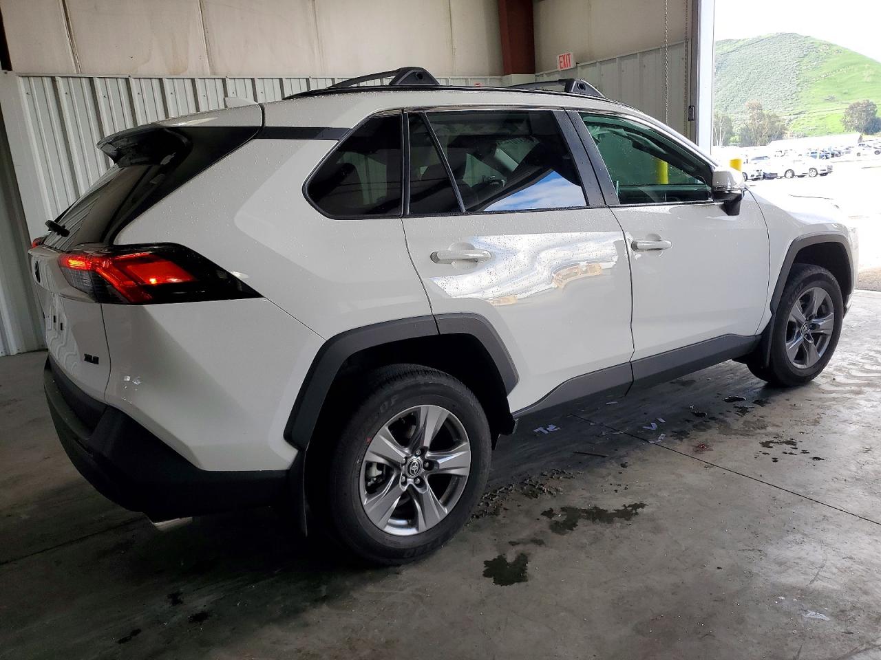 2024 TOYOTA RAV4 XLE photo 3