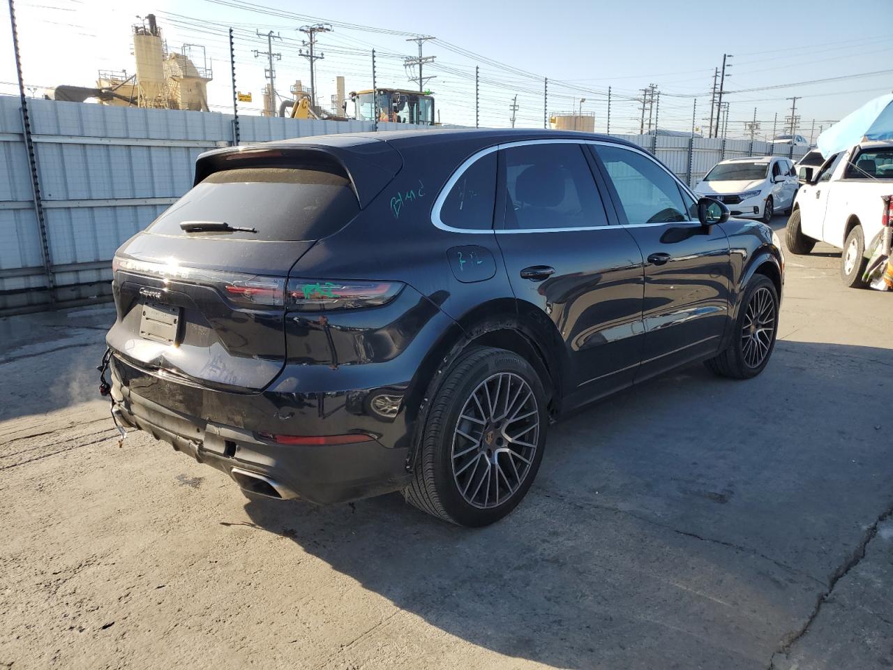 2023 PORSCHE CAYENNE BASE photo 3