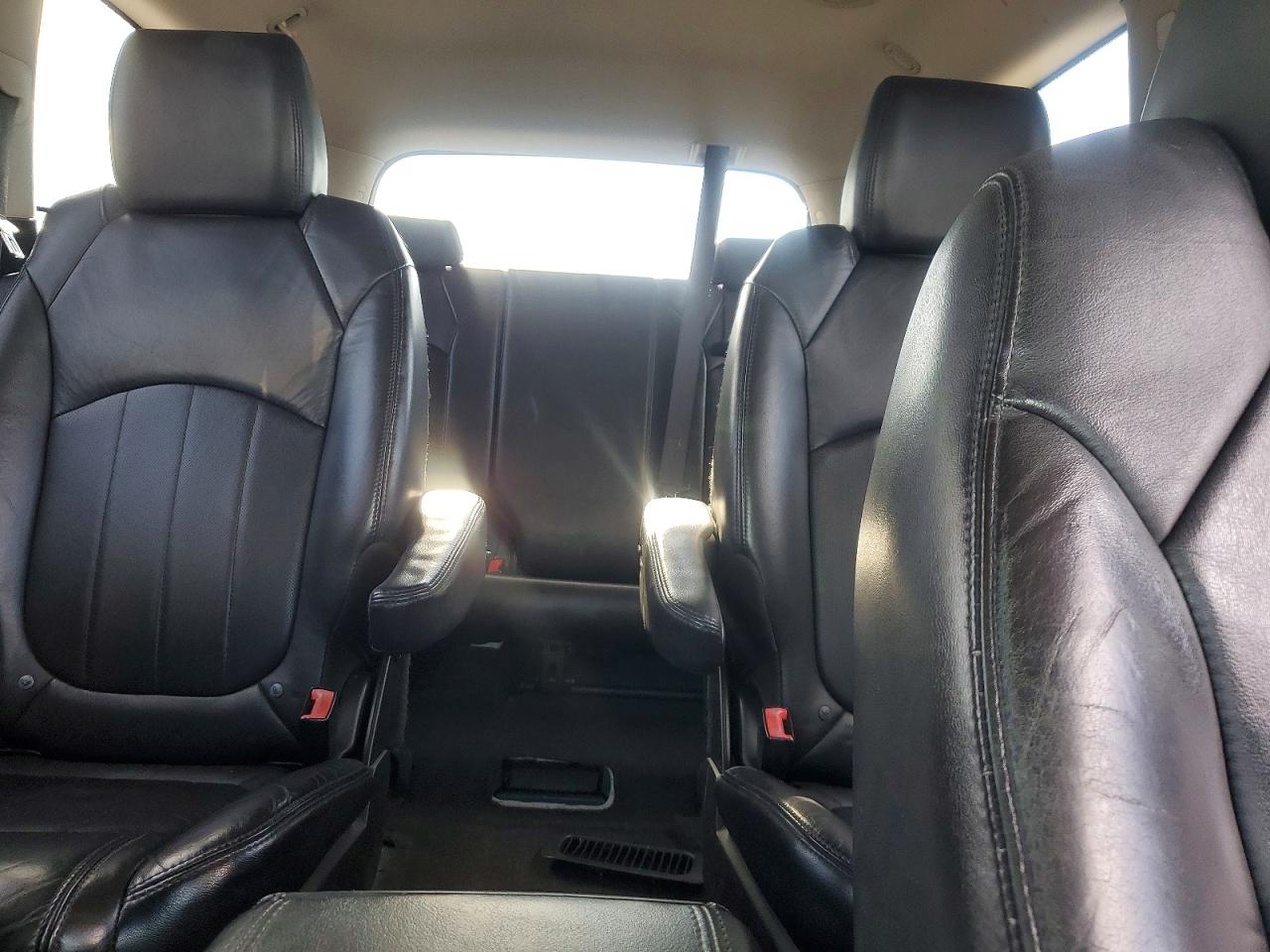 2011 BUICK ENCLAVE CXL photo 19