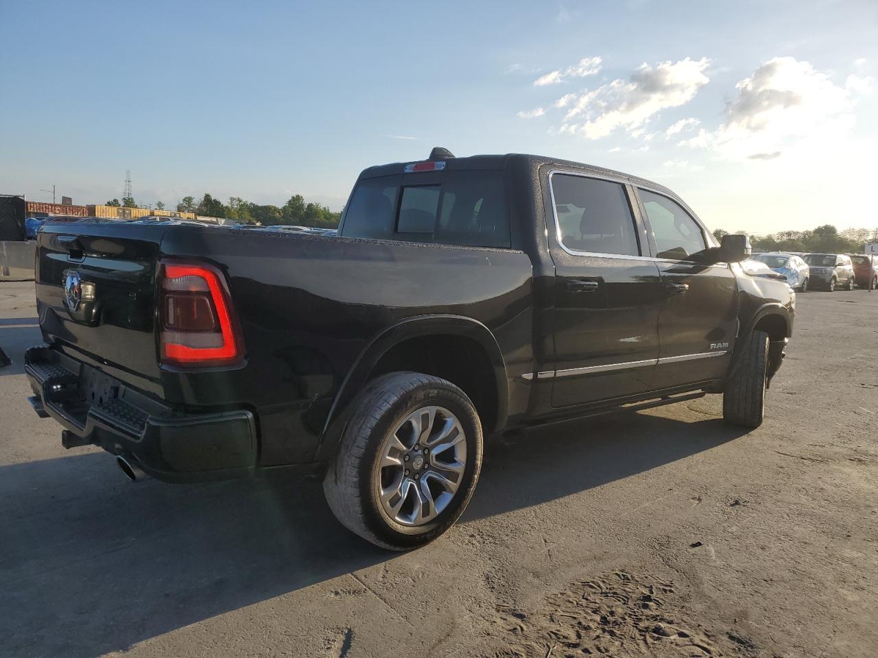 2023 RAM 1500 LIMITED photo 3