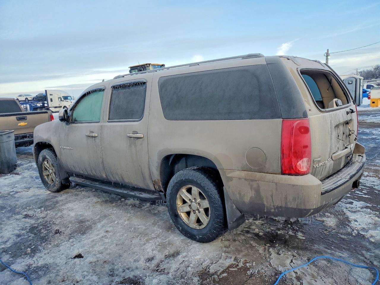 2007 GMC YUKON XL K1500 photo 2