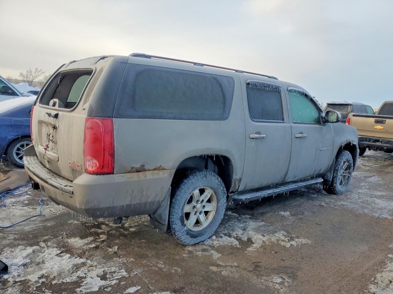 2007 GMC YUKON XL K1500 photo 3