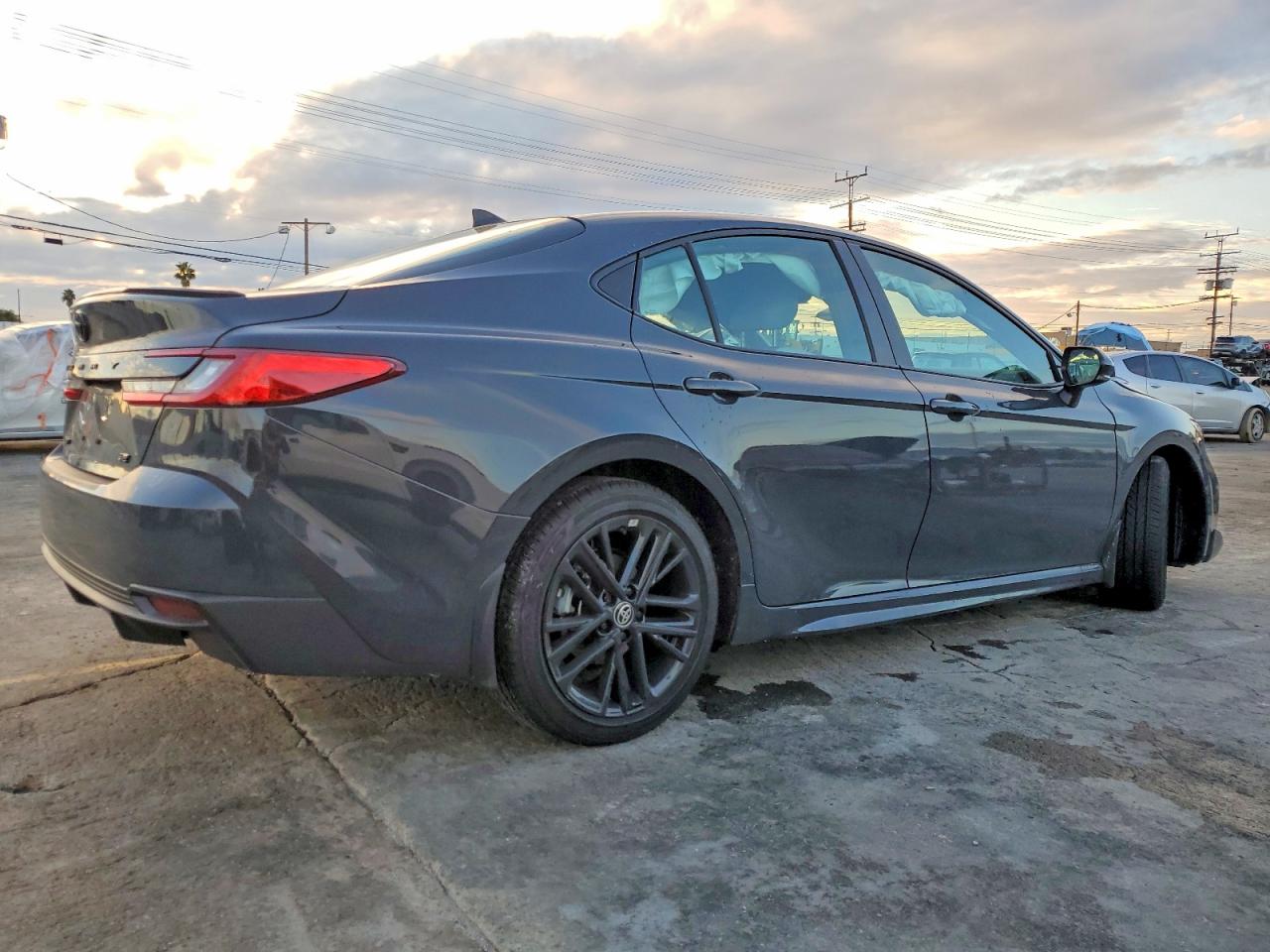 2025 TOYOTA CAMRY SE photo 3