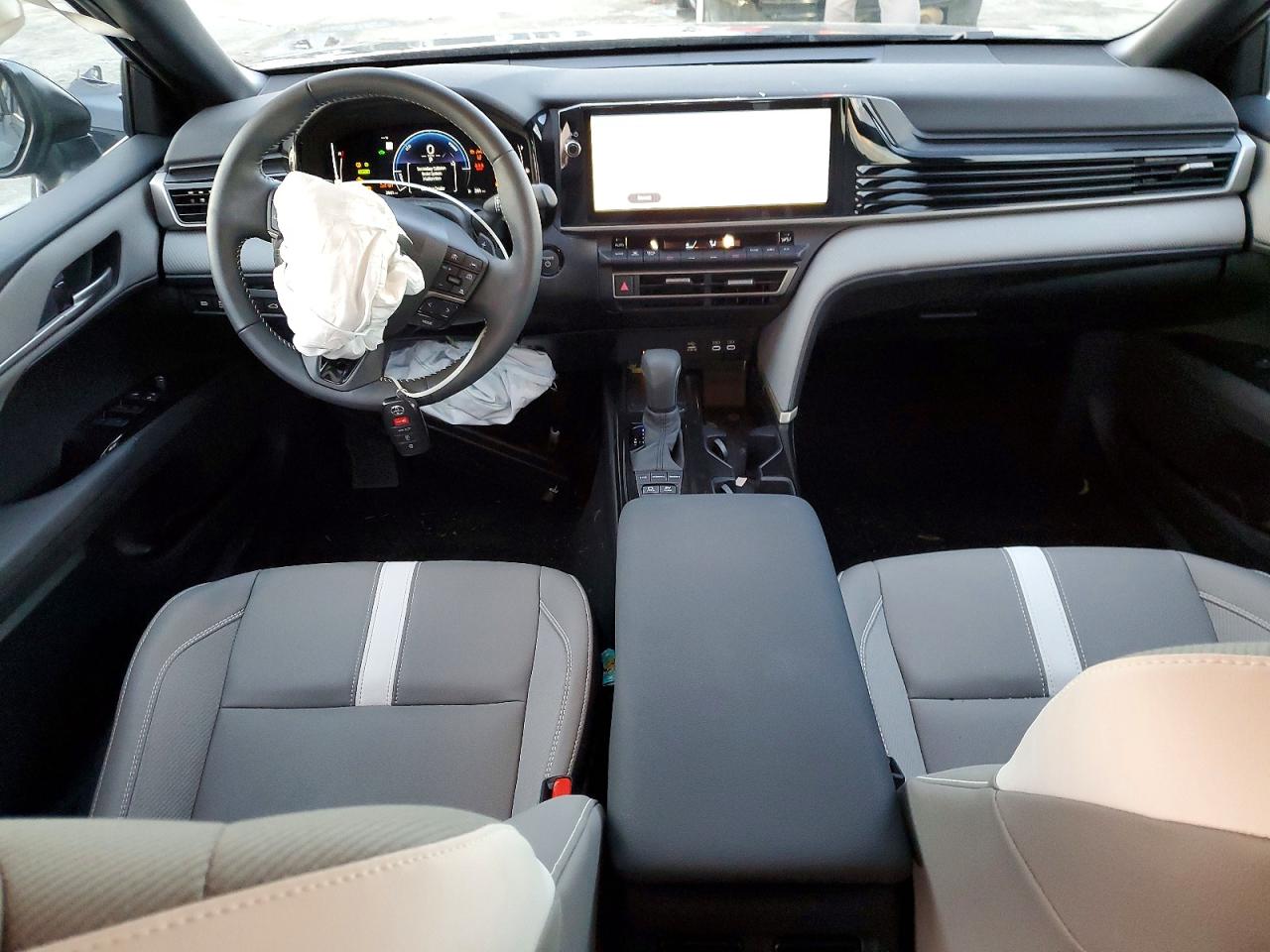2025 TOYOTA CAMRY SE photo 8