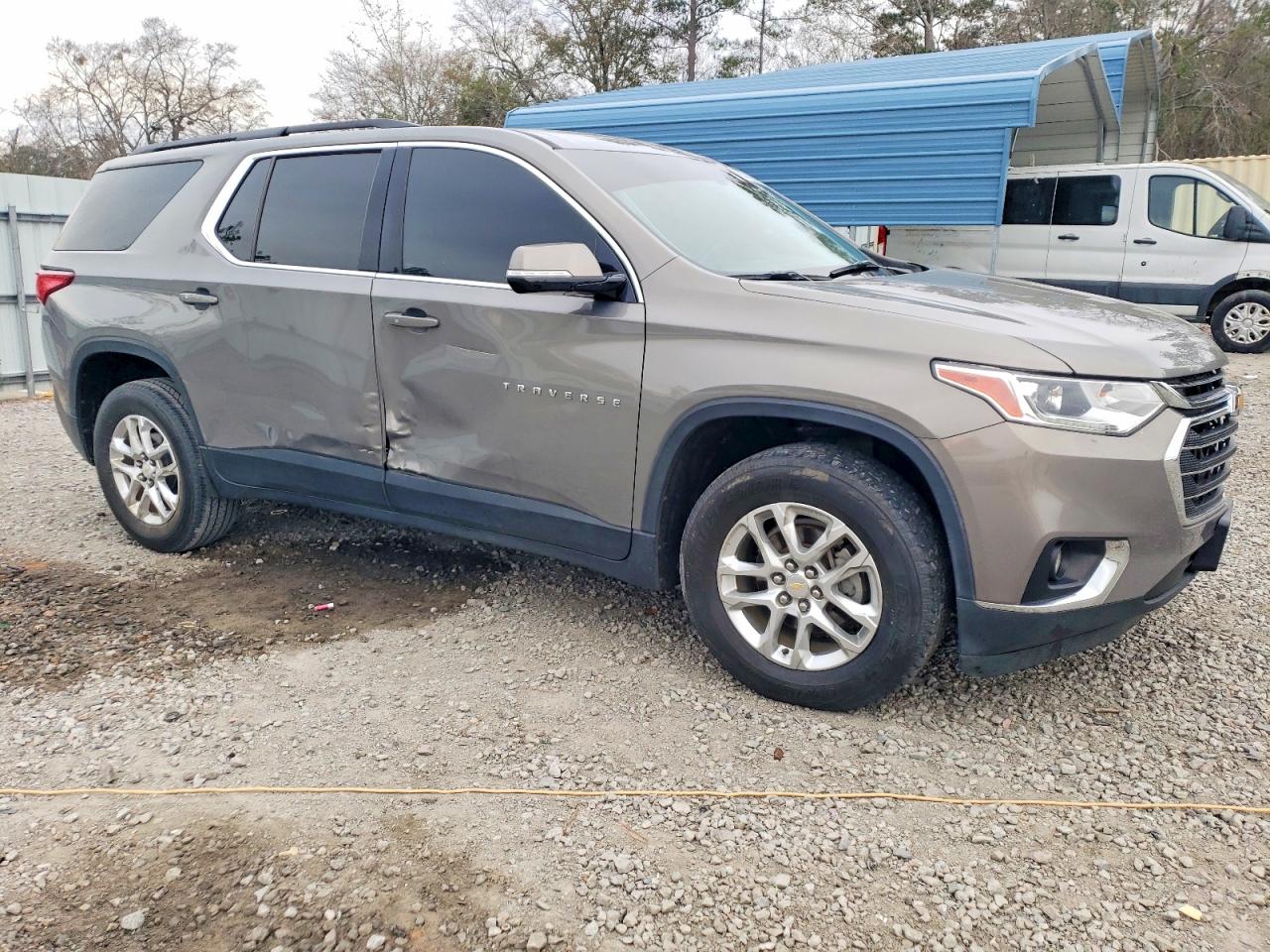 2019 CHEVROLET TRAVERSE LT photo 4