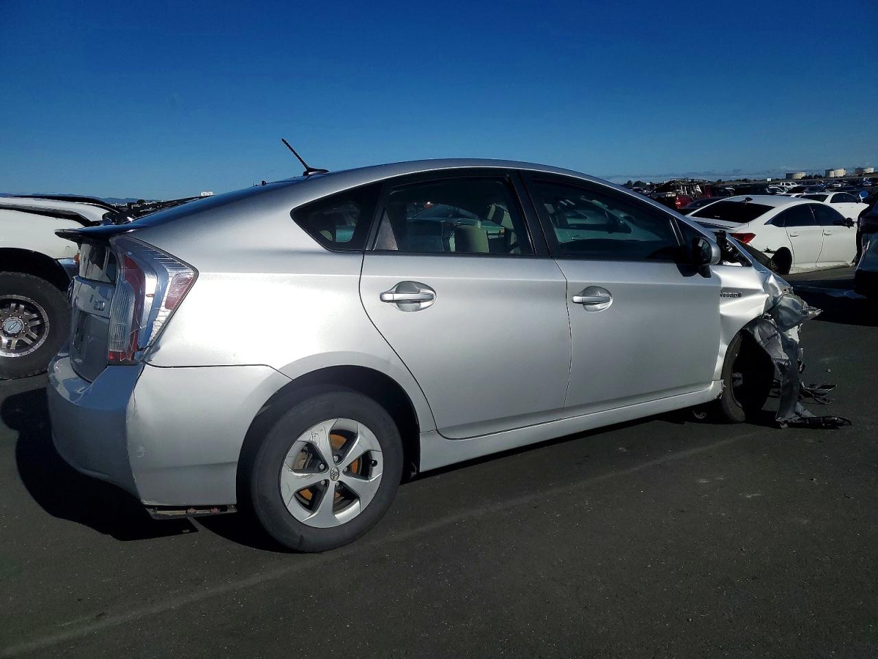 2013 TOYOTA PRIUS THREE photo 3