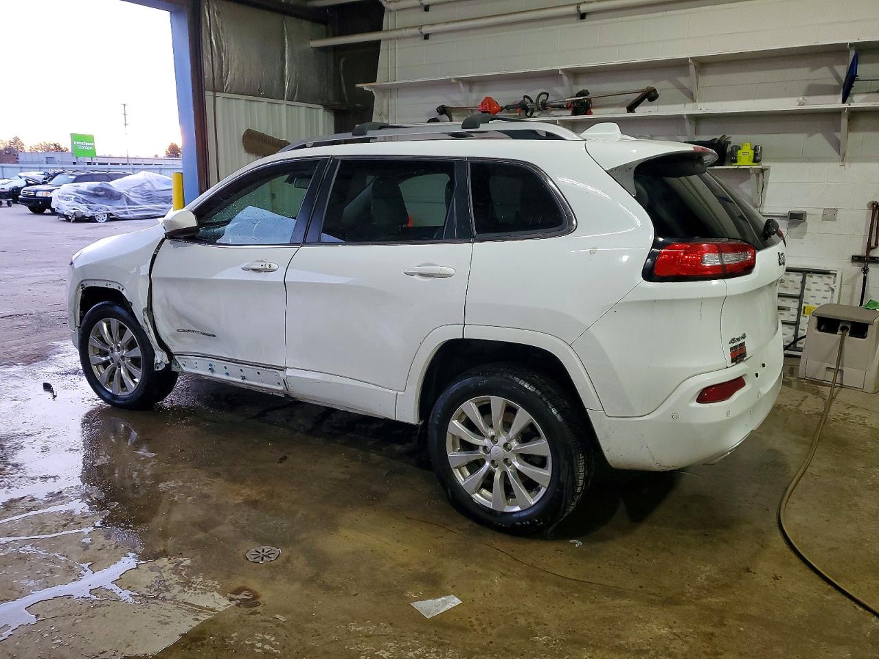2018 JEEP CHEROKEE OVERLAND photo 2