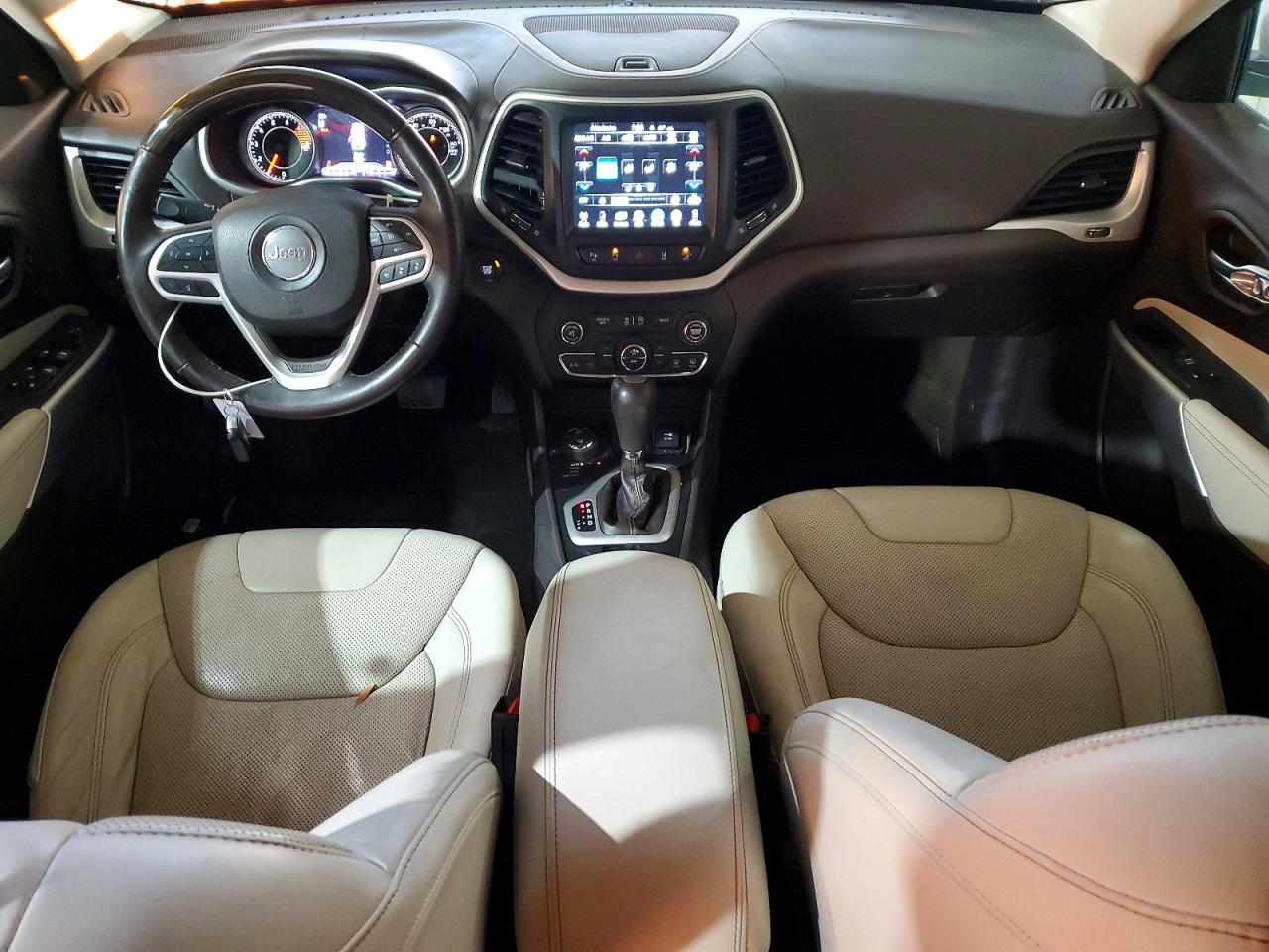 2018 JEEP CHEROKEE OVERLAND photo 8
