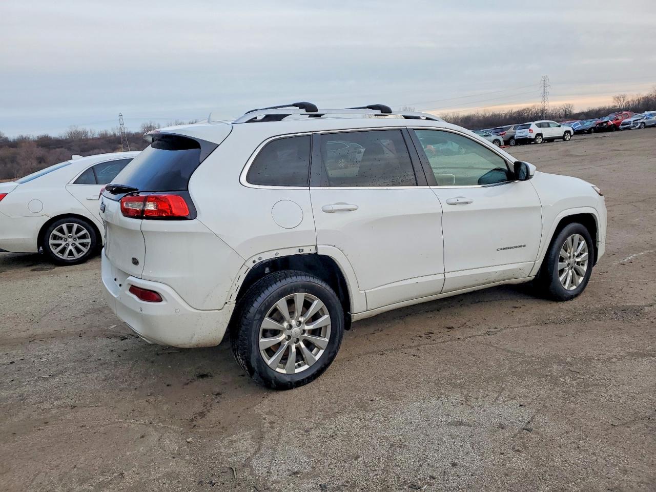 2018 JEEP CHEROKEE OVERLAND photo 3