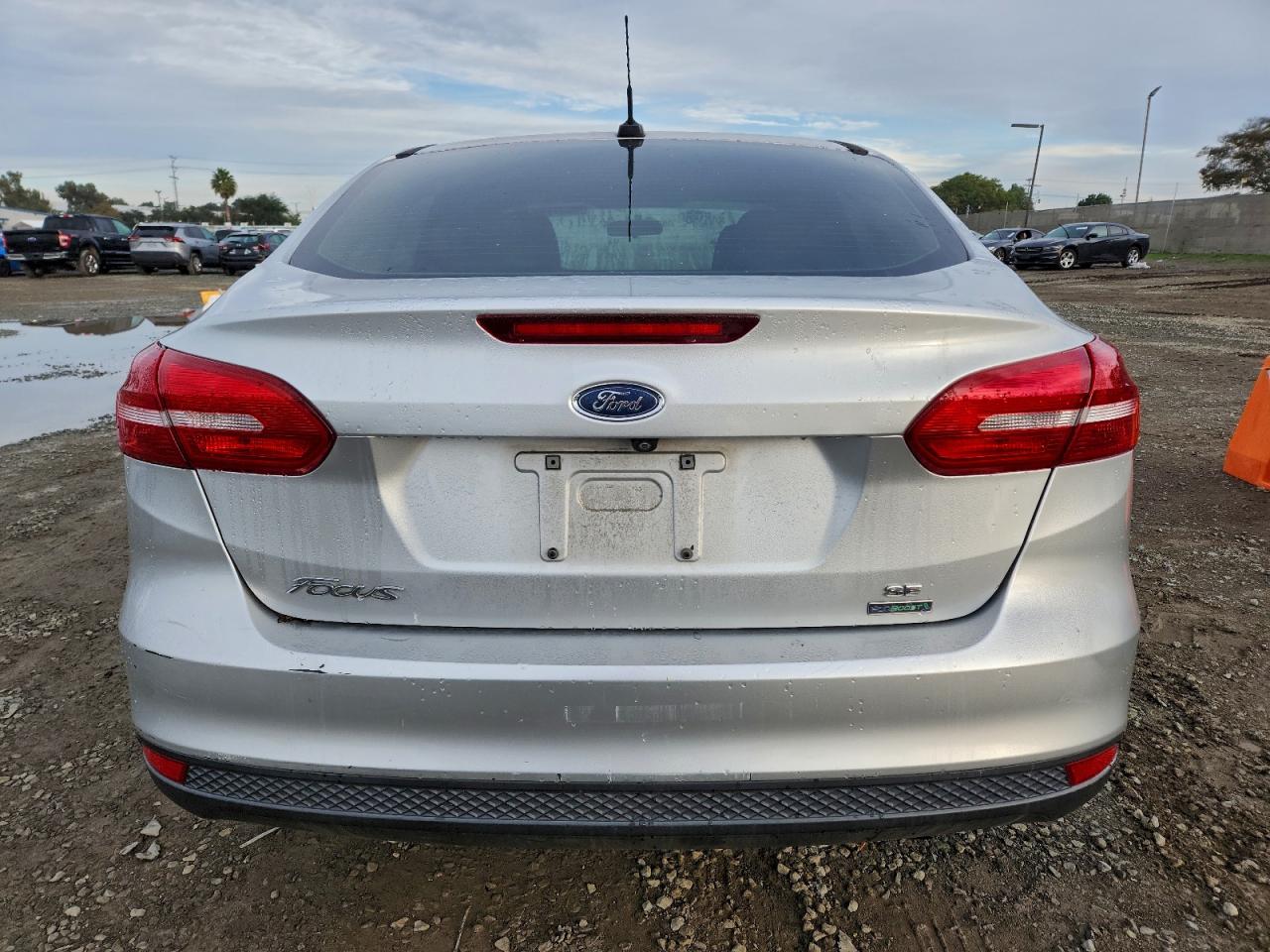 2018 FORD FOCUS SE photo 6
