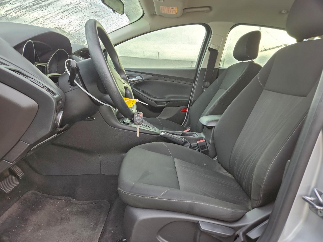 2018 FORD FOCUS SE photo 7