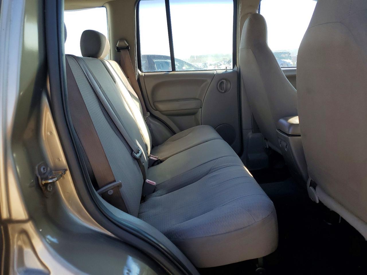 2004 JEEP LIBERTY SPORT photo 10
