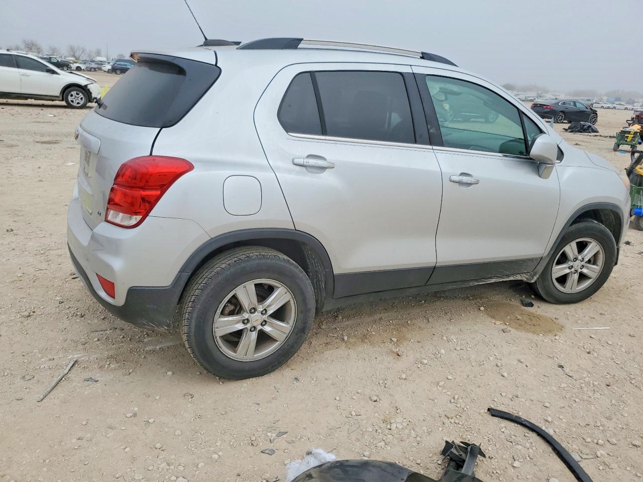 2018 CHEVROLET TRAX 1LT photo 3