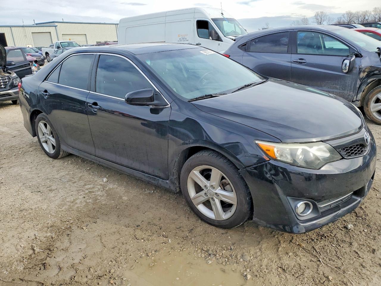 2013 TOYOTA CAMRY L photo 4