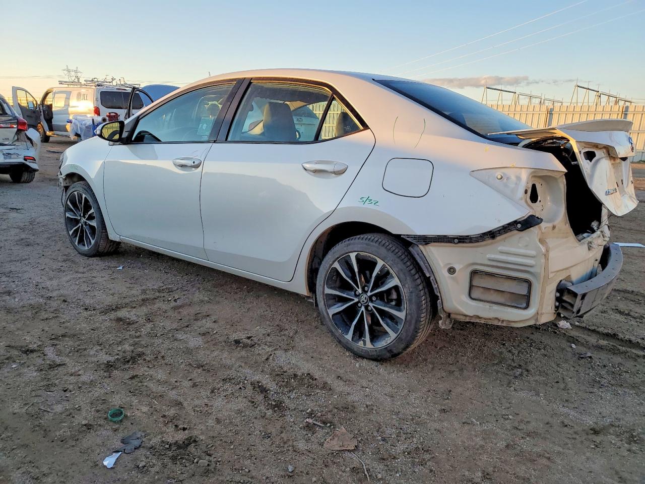 2019 TOYOTA COROLLA L photo 2