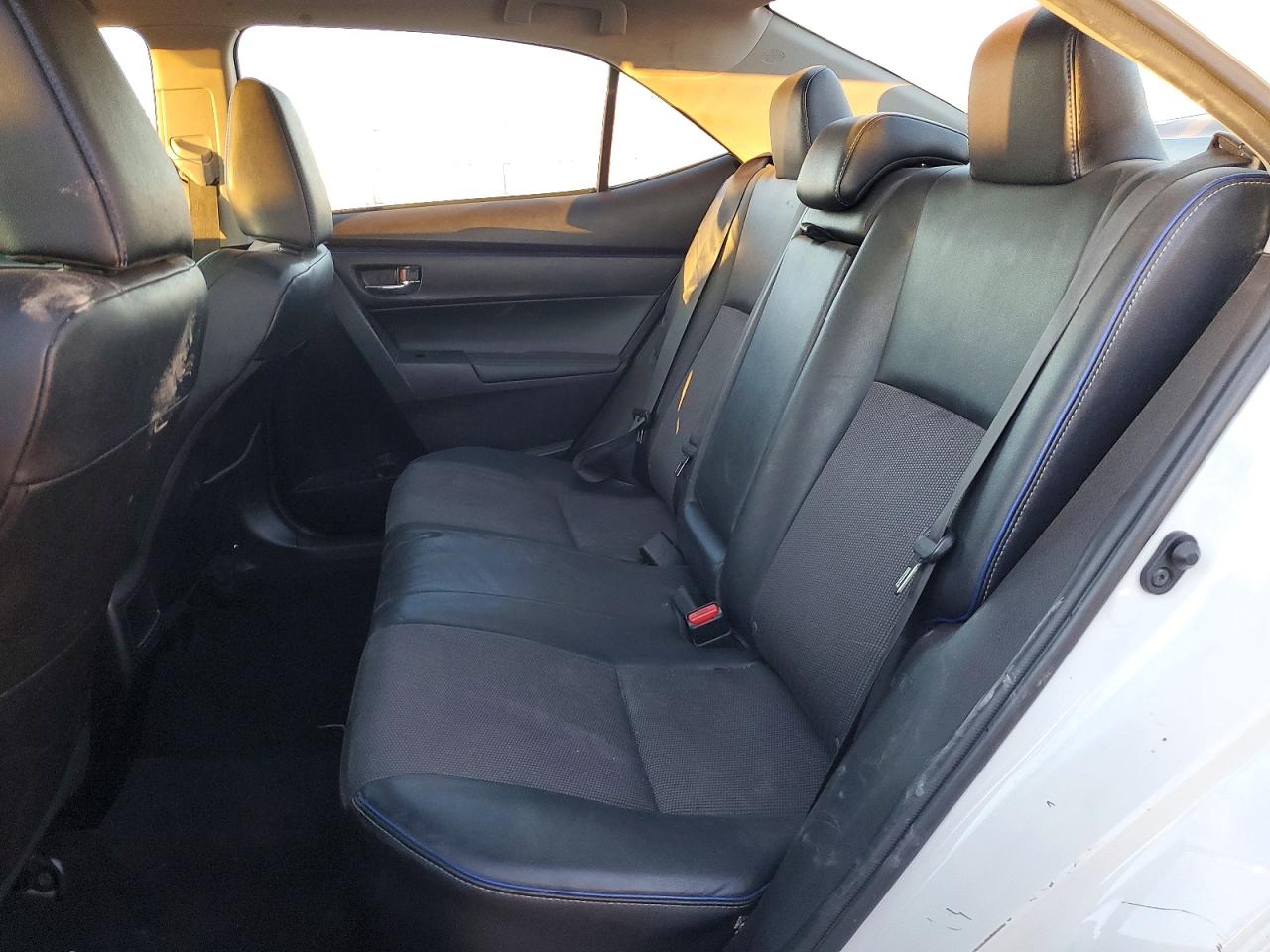 2019 TOYOTA COROLLA L photo 10