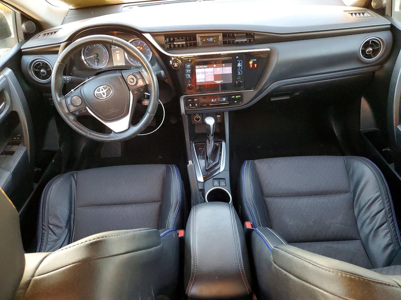 2019 TOYOTA COROLLA L photo 8