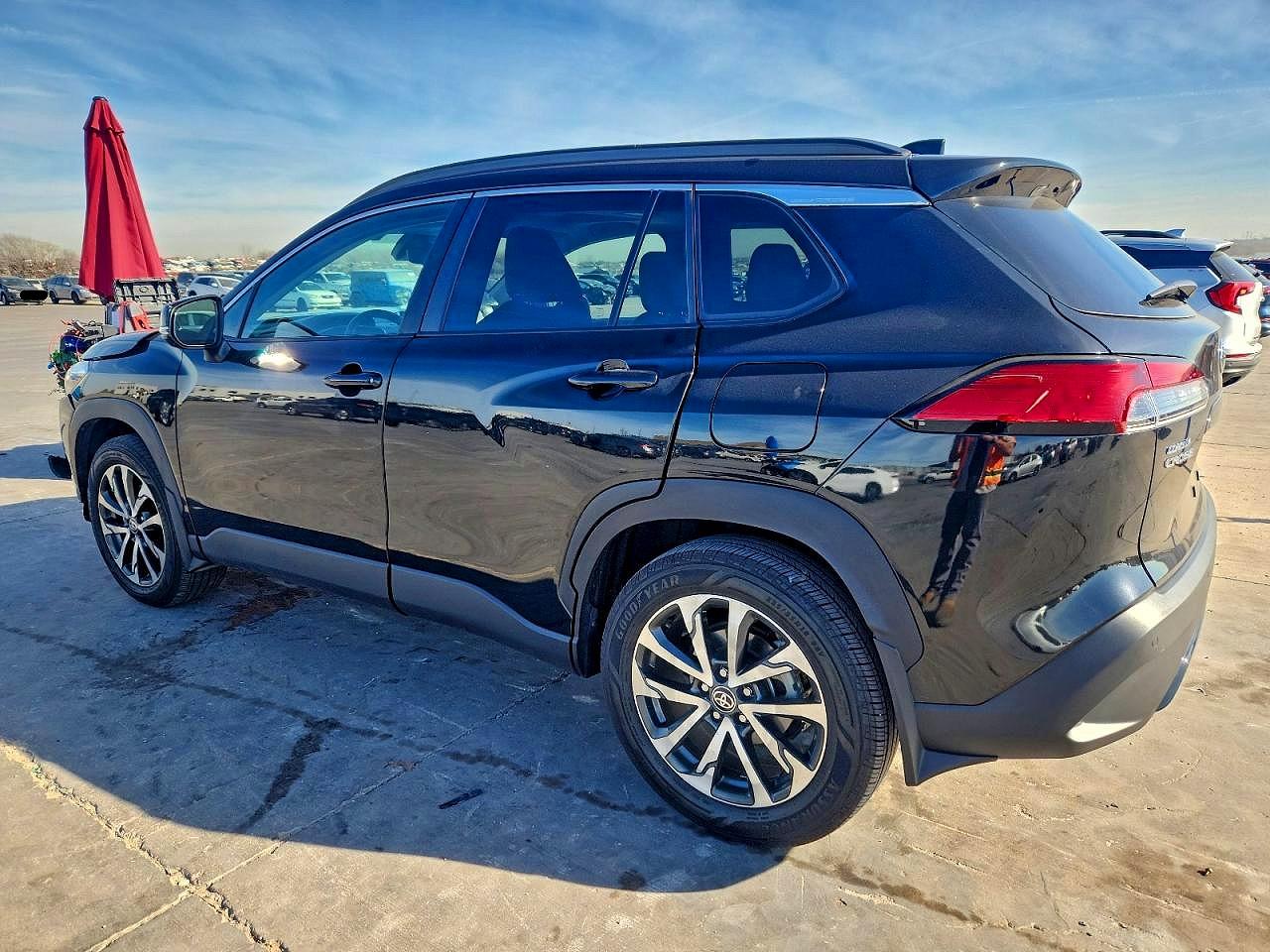 2023 TOYOTA COROLLA CROSS XLE photo 2