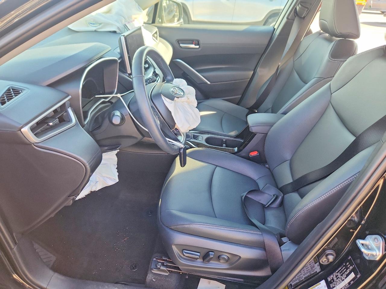 2023 TOYOTA COROLLA CROSS XLE photo 7