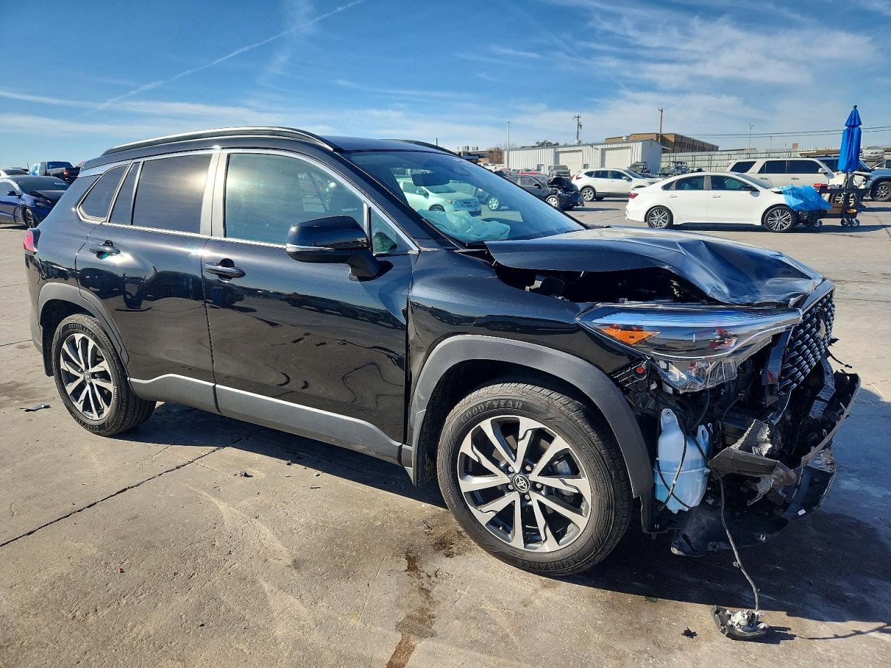2023 TOYOTA COROLLA CROSS XLE photo 4