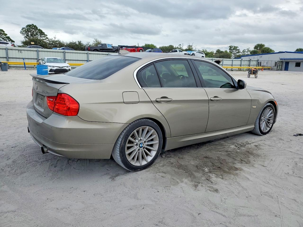 2011 BMW 335 I photo 3