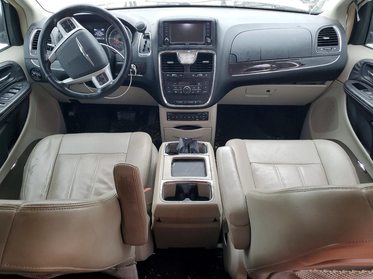 2012 CHRYSLER TOWN & COUNTRY TOURING L photo 8