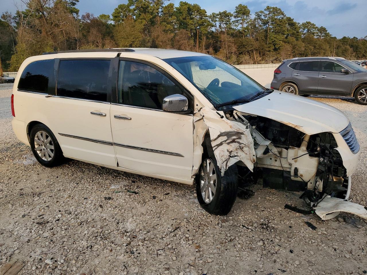 2012 CHRYSLER TOWN & COUNTRY TOURING L photo 4
