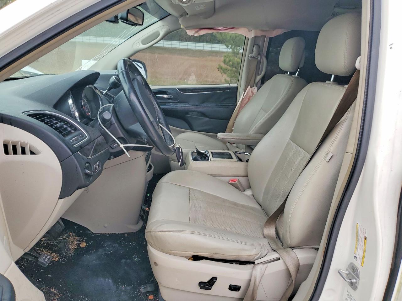 2012 CHRYSLER TOWN & COUNTRY TOURING L photo 7