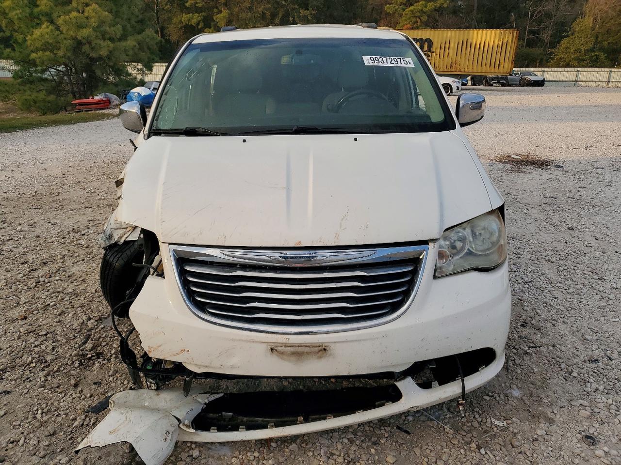 2012 CHRYSLER TOWN & COUNTRY TOURING L photo 5