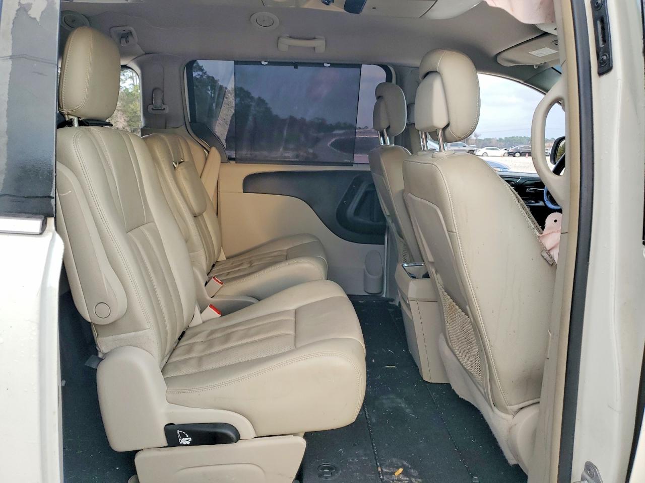 2012 CHRYSLER TOWN & COUNTRY TOURING L photo 11