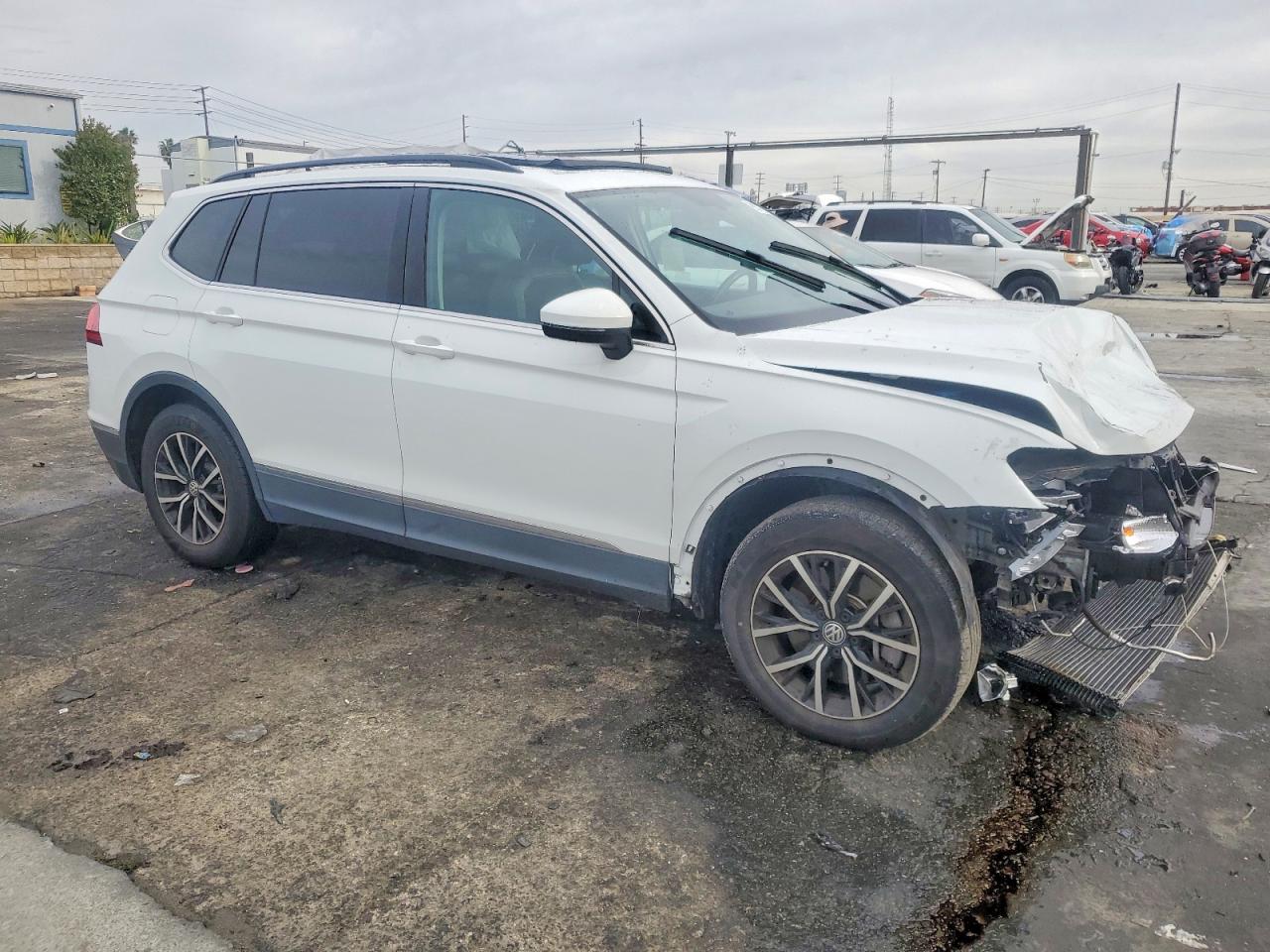2021 VOLKSWAGEN TIGUAN SE photo 4