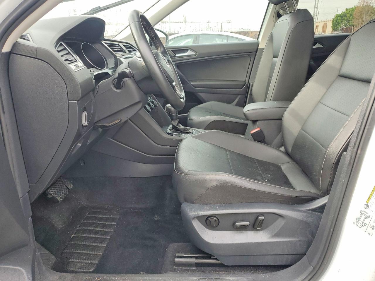 2021 VOLKSWAGEN TIGUAN SE photo 7