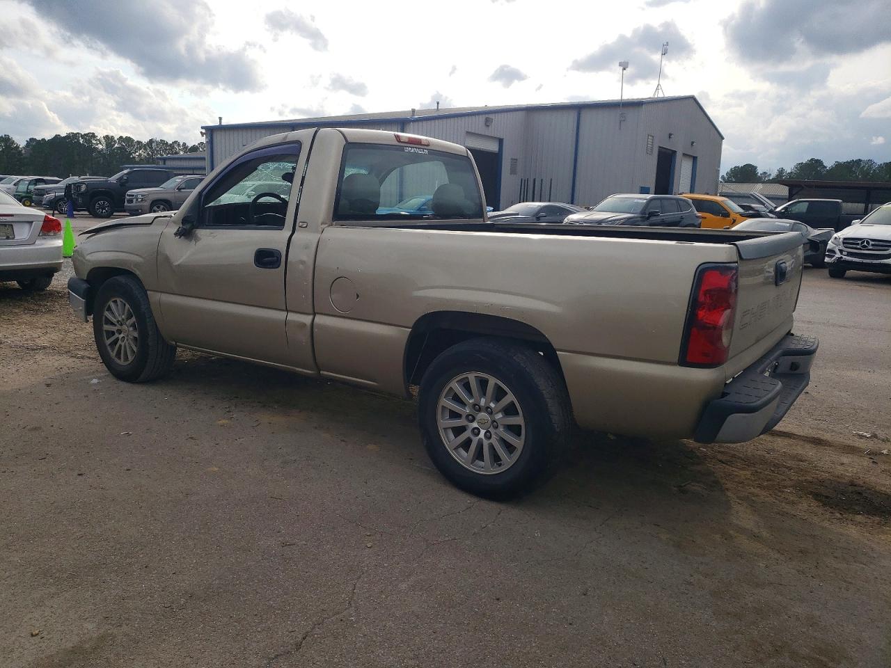 2005 CHEVROLET SILVERADO C1500 photo 2